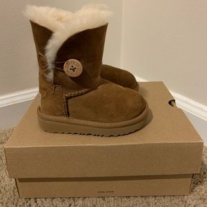 Ugg Toddler Bailey Button
